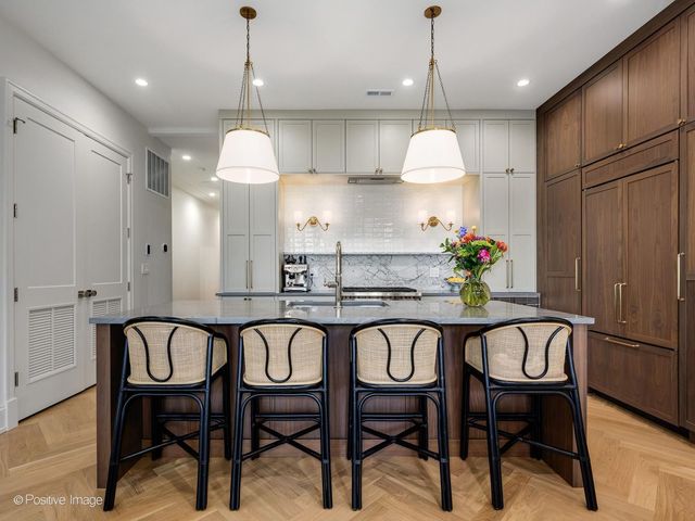 855 W Lill Avenue 2, Chicago, IL 60614