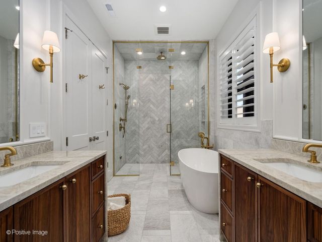 855 W Lill Avenue 2, Chicago, IL 60614