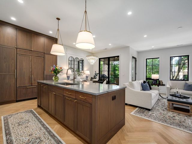 855 W Lill Avenue 2, Chicago, IL 60614
