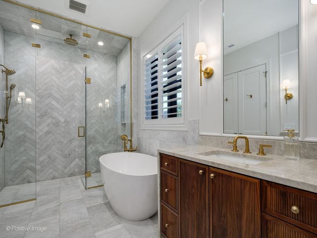 855 W Lill Avenue 2, Chicago, IL 60614