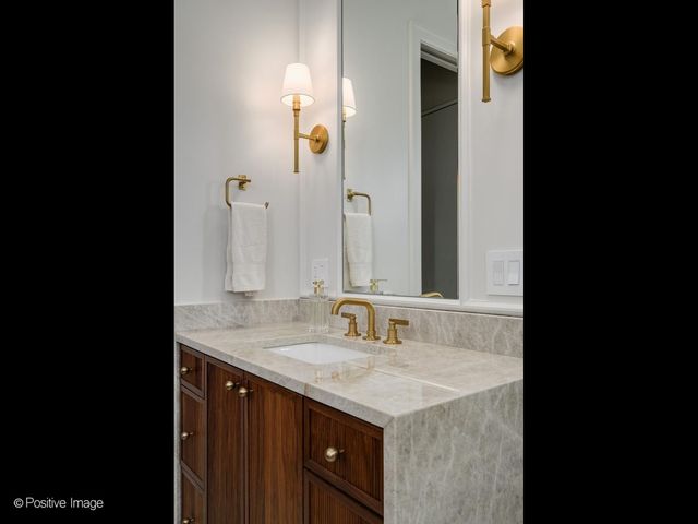 855 W Lill Avenue 2, Chicago, IL 60614