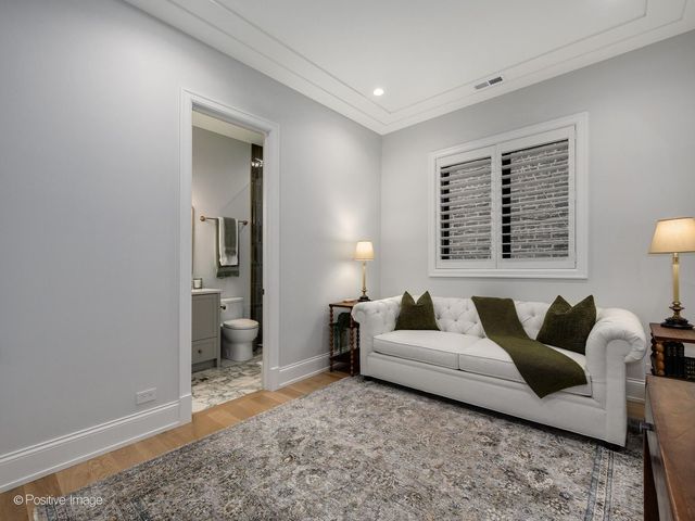 855 W Lill Avenue 2, Chicago, IL 60614