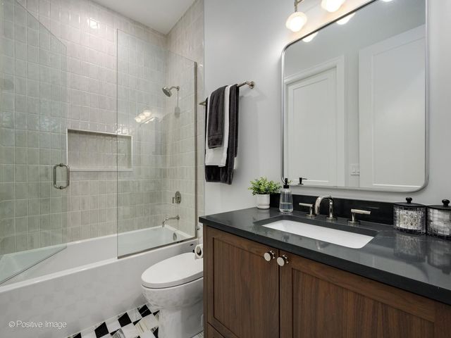 855 W Lill Avenue 2, Chicago, IL 60614