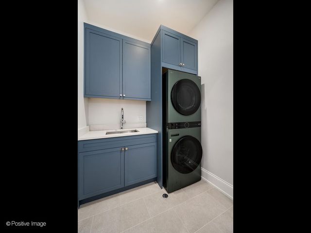 855 W Lill Avenue 2, Chicago, IL 60614