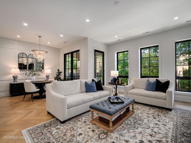855 W Lill Avenue 2, Chicago, IL 60614