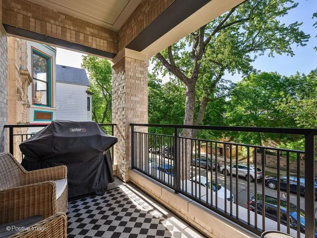 855 W Lill Avenue 2, Chicago, IL 60614