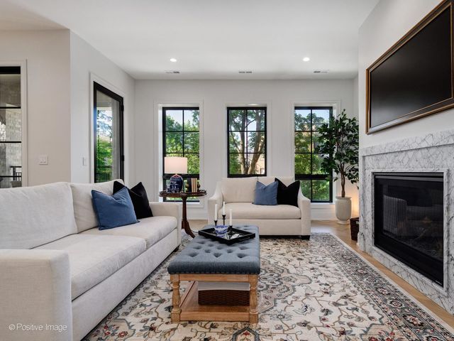 855 W Lill Avenue 2, Chicago, IL 60614