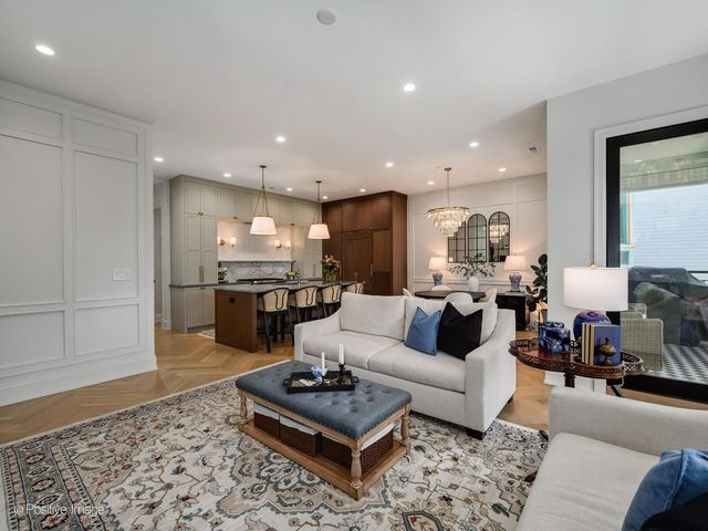855 W Lill Avenue 2, Chicago, IL 60614