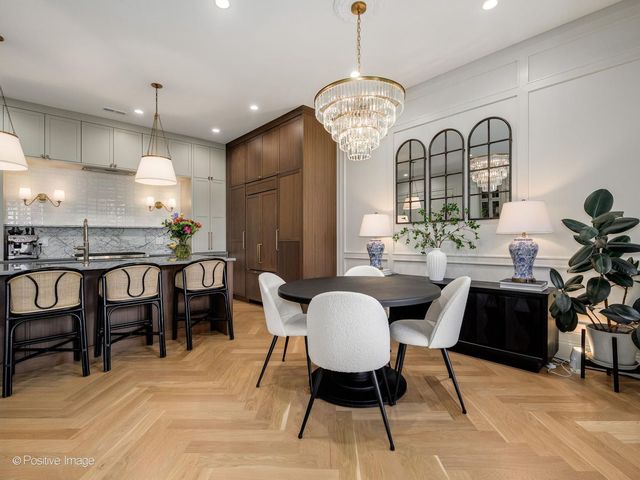 855 W Lill Avenue 2, Chicago, IL 60614