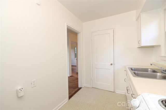515 Wakefield Drive A, Charlotte, NC 28209