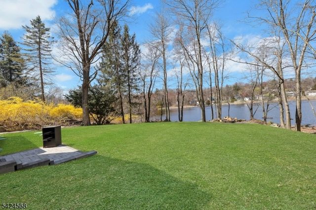 23 Up Mt Glen Lake Dr, West Milford Twp., NJ 07480