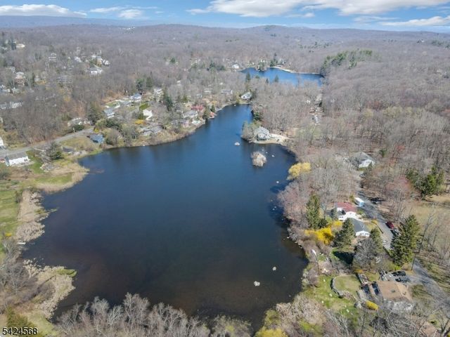 23 Up Mt Glen Lake Dr, West Milford Twp., NJ 07480