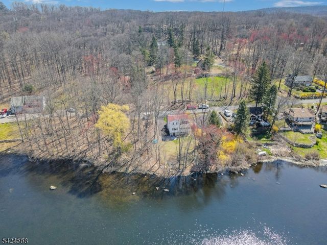 23 Up Mt Glen Lake Dr, West Milford Twp., NJ 07480