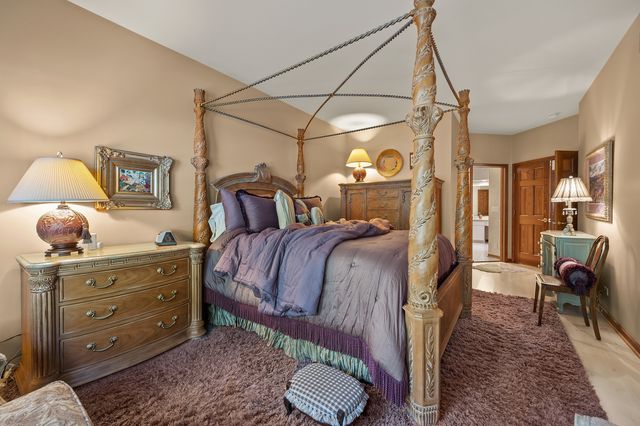 1919 Waverly Circle, St. Charles, IL 60174