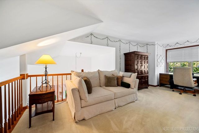 1919 Waverly Circle, St. Charles, IL 60174