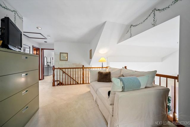 1919 Waverly Circle, St. Charles, IL 60174