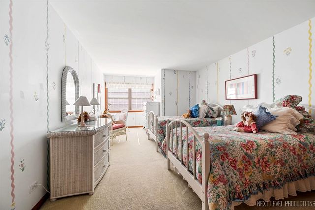 1919 Waverly Circle, St. Charles, IL 60174