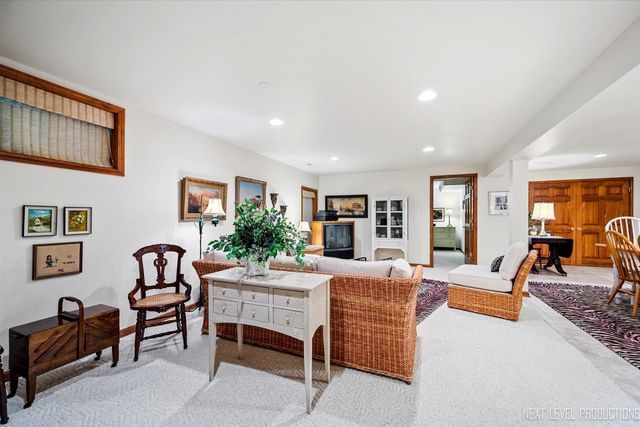 1919 Waverly Circle, St. Charles, IL 60174