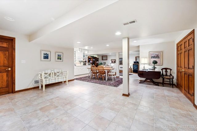 1919 Waverly Circle, St. Charles, IL 60174