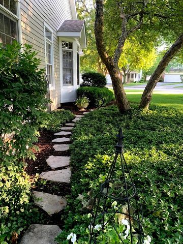 1919 Waverly Circle, St. Charles, IL 60174