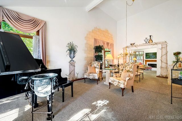 1919 Waverly Circle, St. Charles, IL 60174