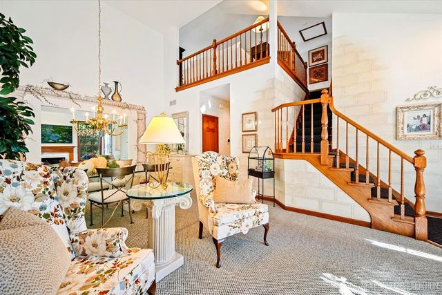 1919 Waverly Circle, St. Charles, IL 60174