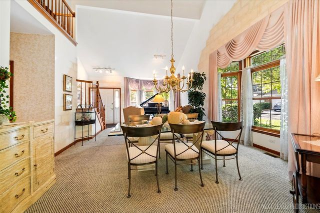 1919 Waverly Circle, St. Charles, IL 60174