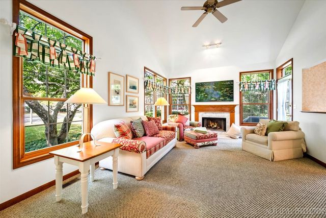 1919 Waverly Circle, St. Charles, IL 60174