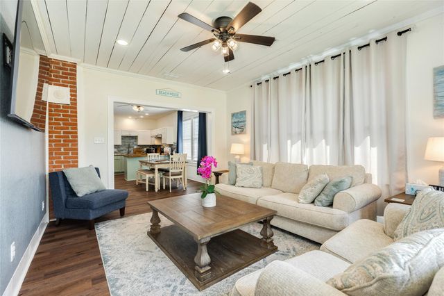 4213 Avenue S, Galveston, TX 77550