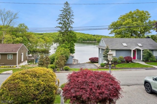 6 Waters Edge, Kinnelon Boro, NJ 07405