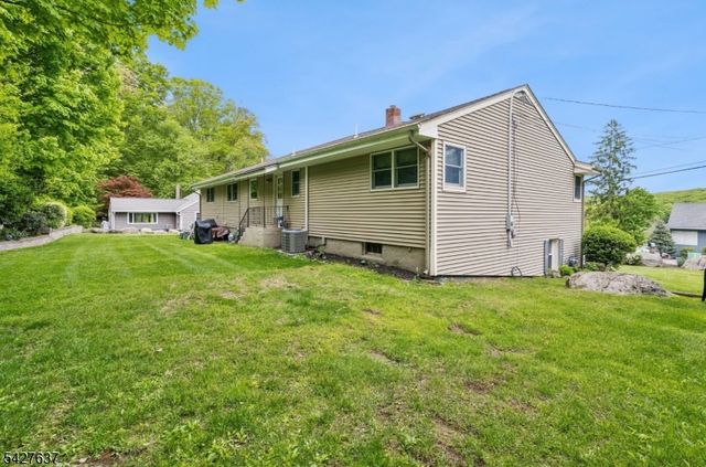6 Waters Edge, Kinnelon Boro, NJ 07405