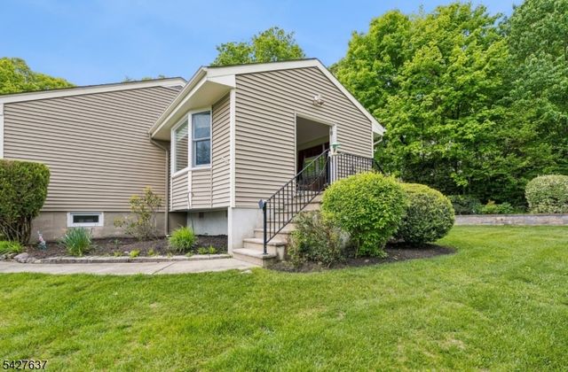 6 Waters Edge, Kinnelon Boro, NJ 07405