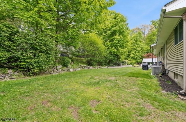6 Waters Edge, Kinnelon Boro, NJ 07405