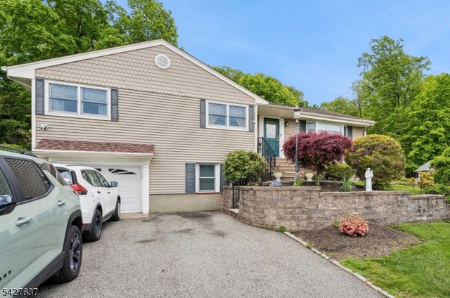 6 Waters Edge, Kinnelon Boro, NJ 07405