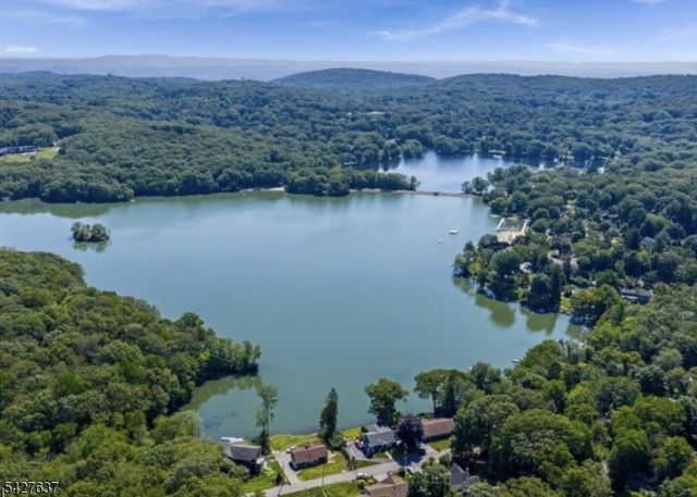 6 Waters Edge, Kinnelon Boro, NJ 07405