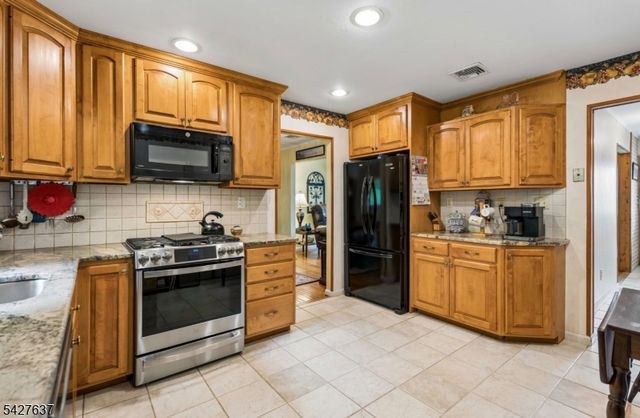 6 Waters Edge, Kinnelon Boro, NJ 07405