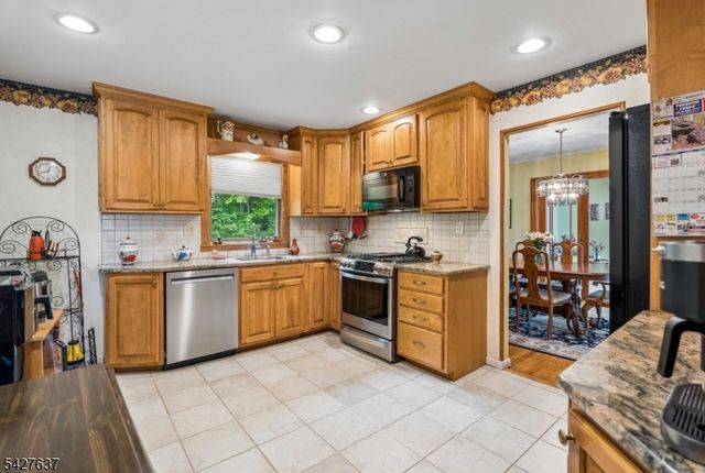 6 Waters Edge, Kinnelon Boro, NJ 07405