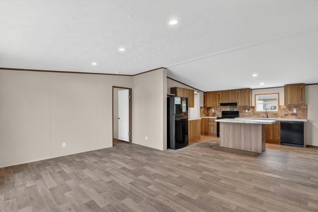 215 Overland Trail, Bridgeport, TX 76426