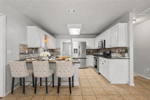 801 Pinoak Street, Centerton, AR 72719