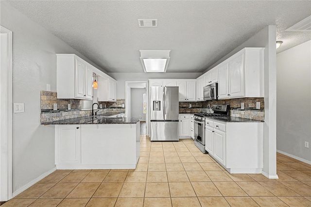 801 Pinoak Street, Centerton, AR 72719