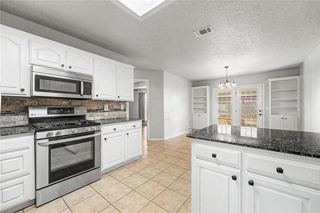 801 Pinoak Street, Centerton, AR 72719