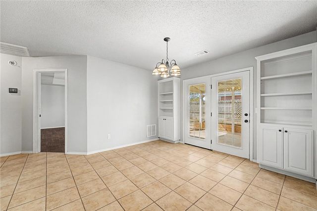 801 Pinoak Street, Centerton, AR 72719