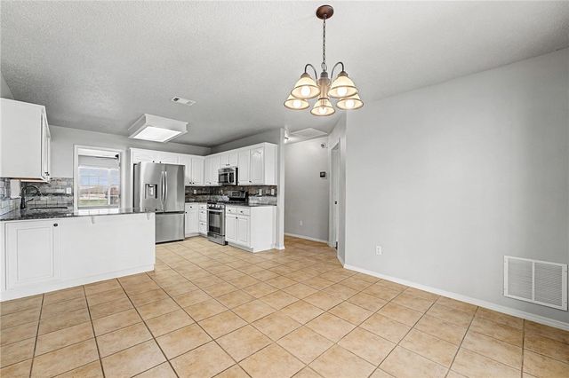 801 Pinoak Street, Centerton, AR 72719