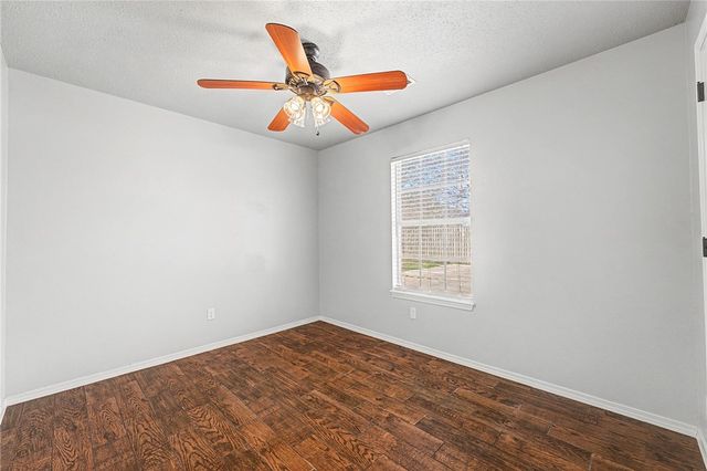 801 Pinoak Street, Centerton, AR 72719