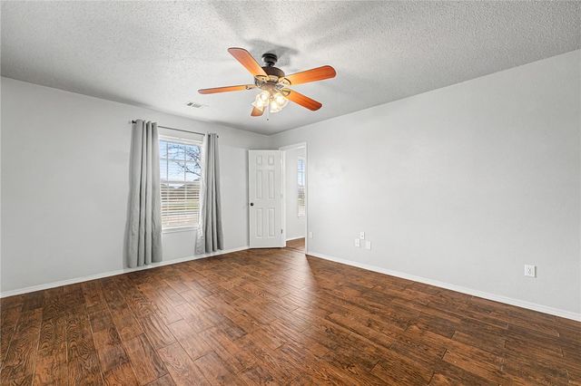 801 Pinoak Street, Centerton, AR 72719