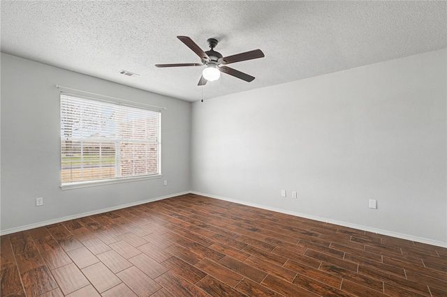 801 Pinoak Street, Centerton, AR 72719