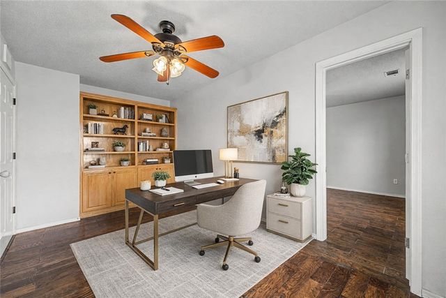 801 Pinoak Street, Centerton, AR 72719