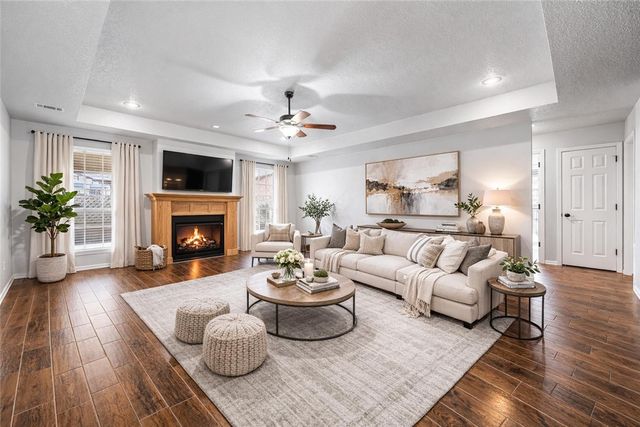 801 Pinoak Street, Centerton, AR 72719