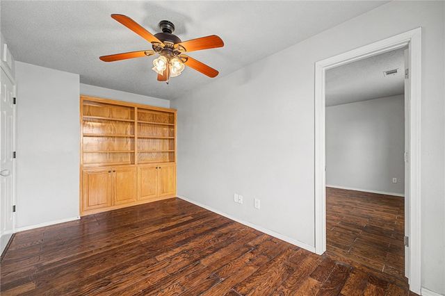 801 Pinoak Street, Centerton, AR 72719