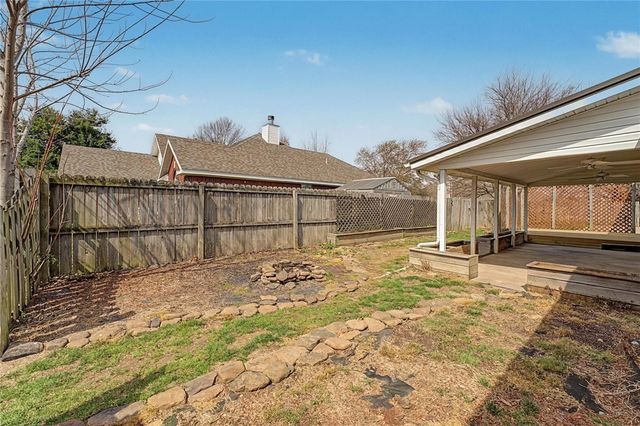 801 Pinoak Street, Centerton, AR 72719